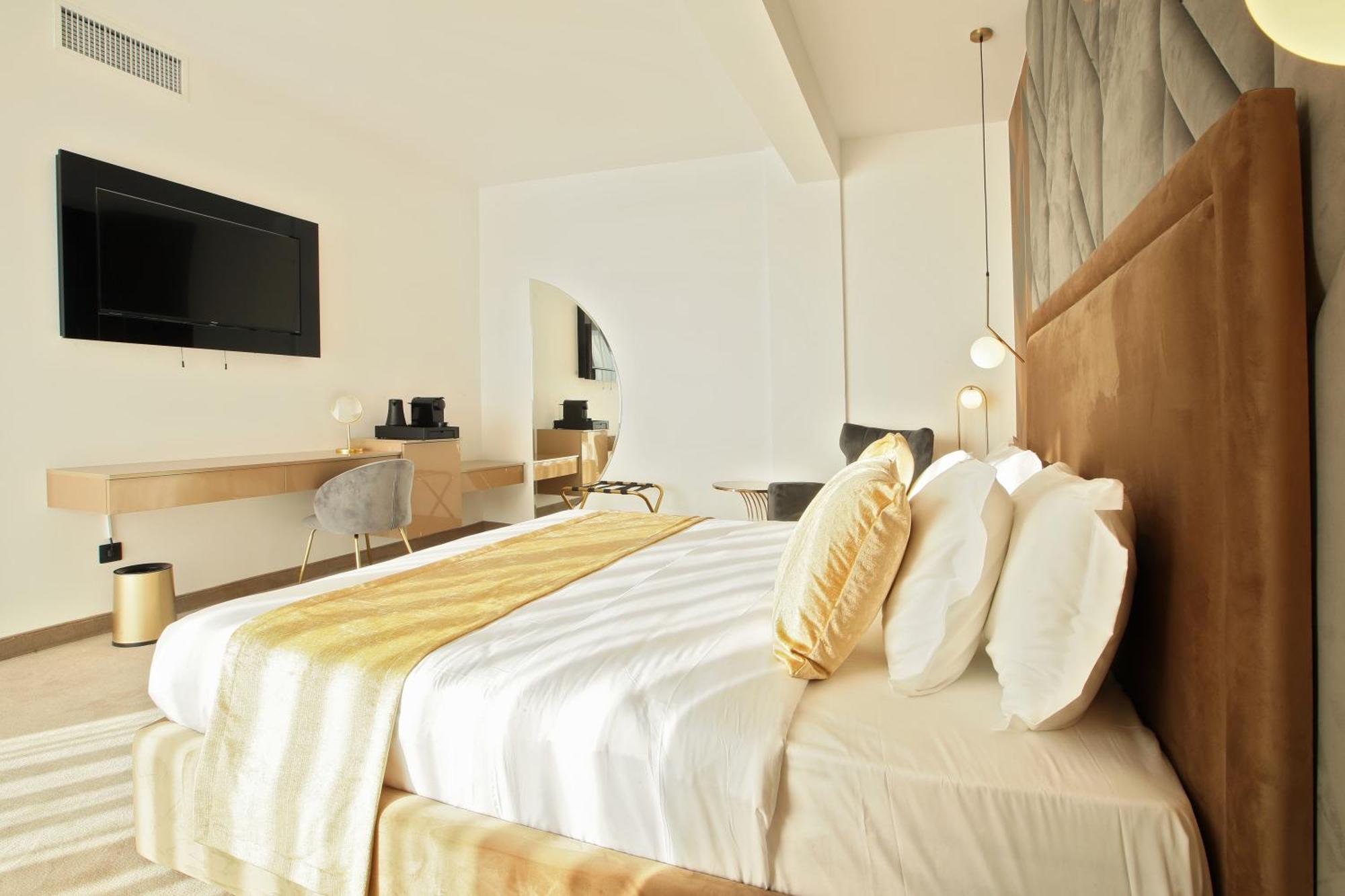 Hotel Artemis Орадя Экстерьер фото
